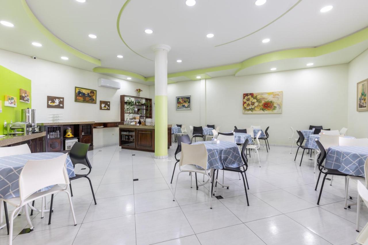 Hotel Lisbor Francisco Beltrão Екстериор снимка
