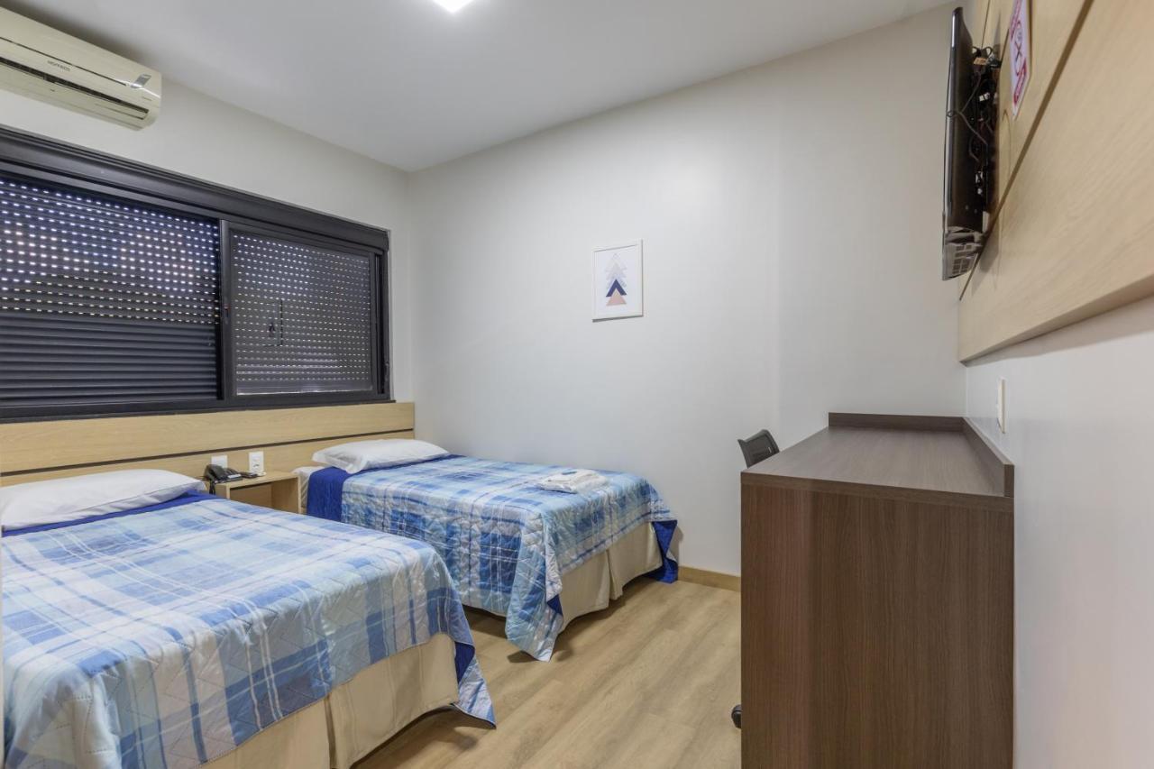 Hotel Lisbor Francisco Beltrão Екстериор снимка