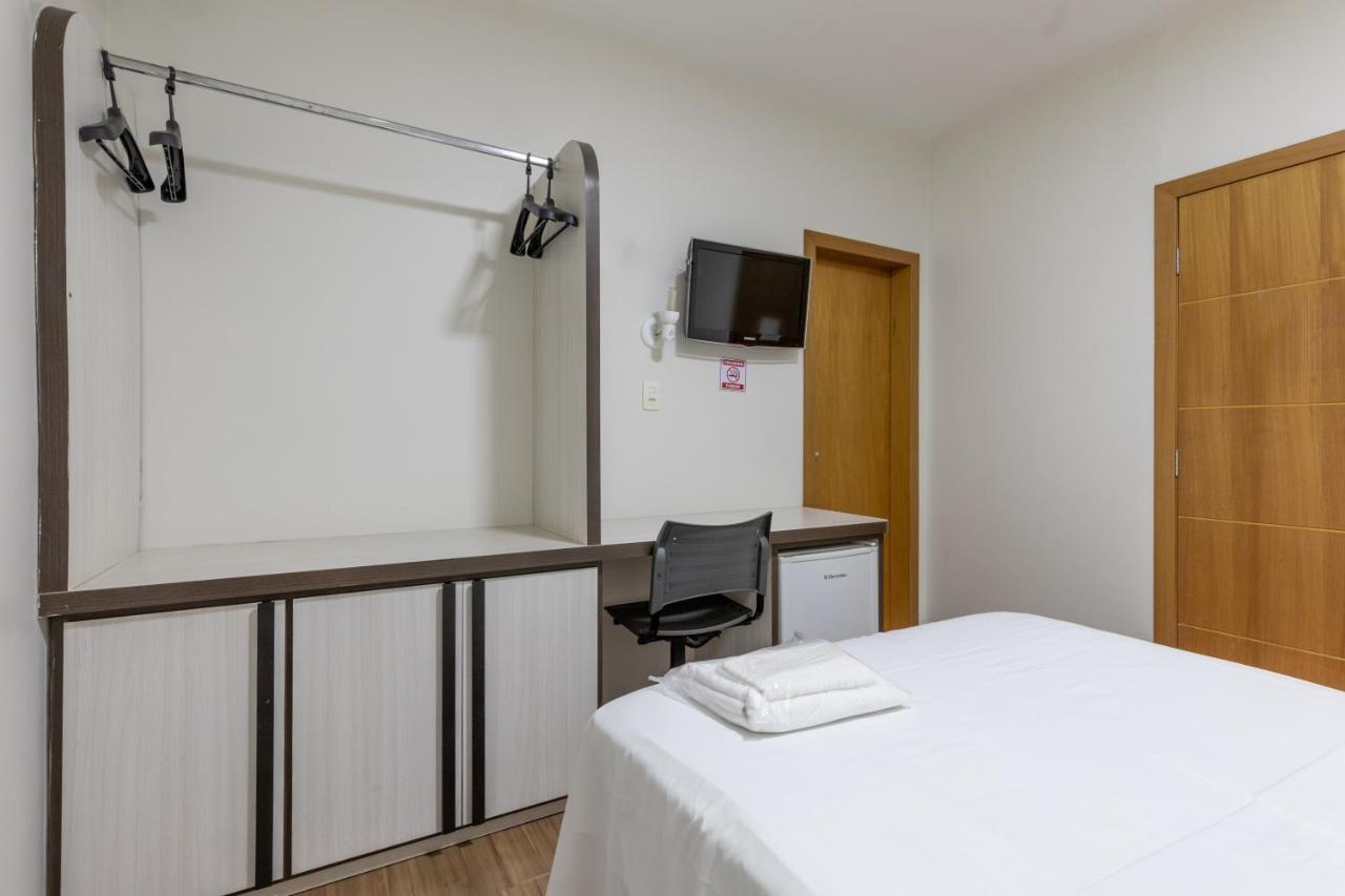 Hotel Lisbor Francisco Beltrão Екстериор снимка